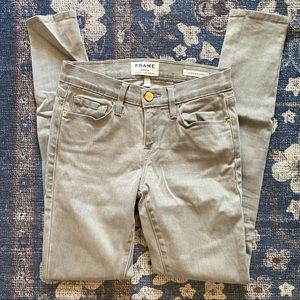 Le Skinny De Jeanne Frame Gray Jeans